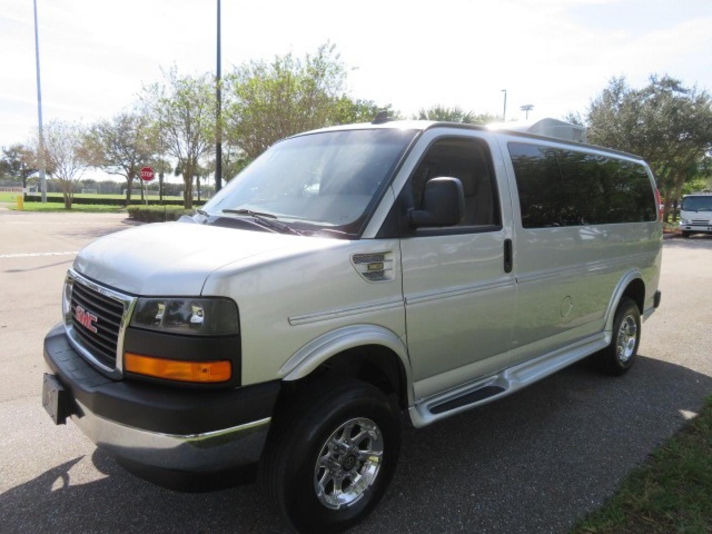 2017 Silver /Tan GMC Savana (1GTW7AFG6H1) , 4x4 transmission, located at 4301 Oak Circle #19, Boca Raton, FL, 33431, (954) 561-2499, 26.388861, -80.084038 - Photo#18